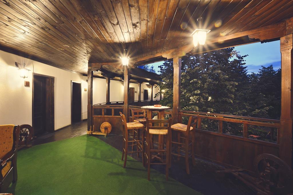 Family Hotel Fenerite Gabrovo Extérieur photo