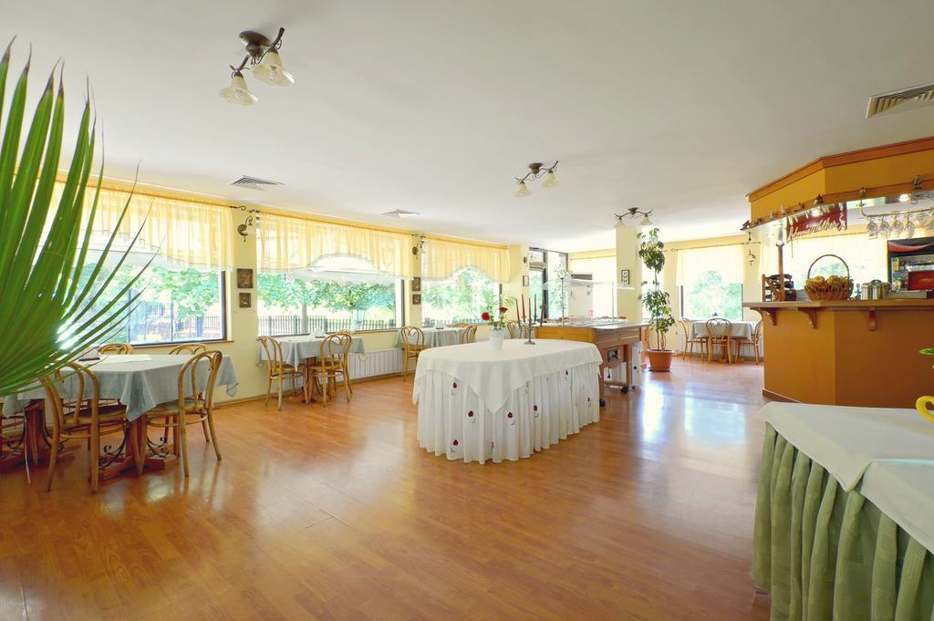 Family Hotel Fenerite Gabrovo Extérieur photo