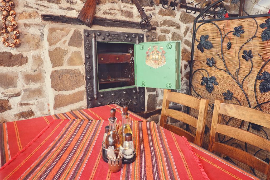 Family Hotel Fenerite Gabrovo Extérieur photo