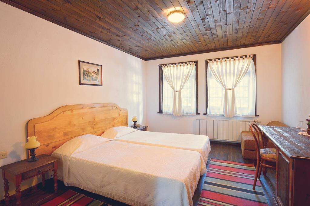 Family Hotel Fenerite Gabrovo Extérieur photo