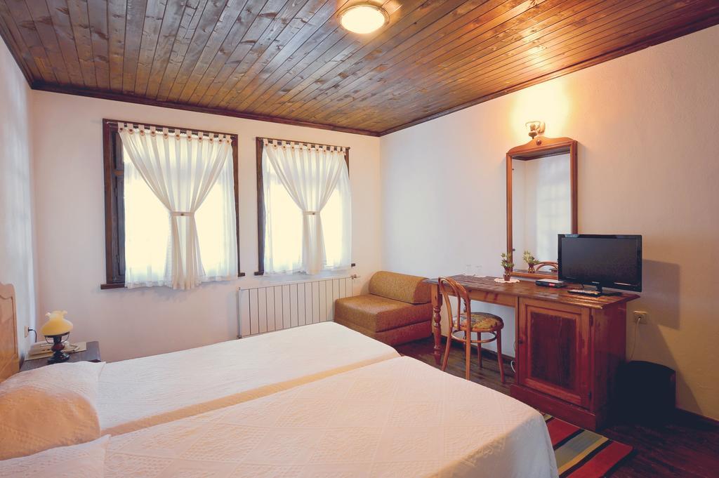 Family Hotel Fenerite Gabrovo Extérieur photo