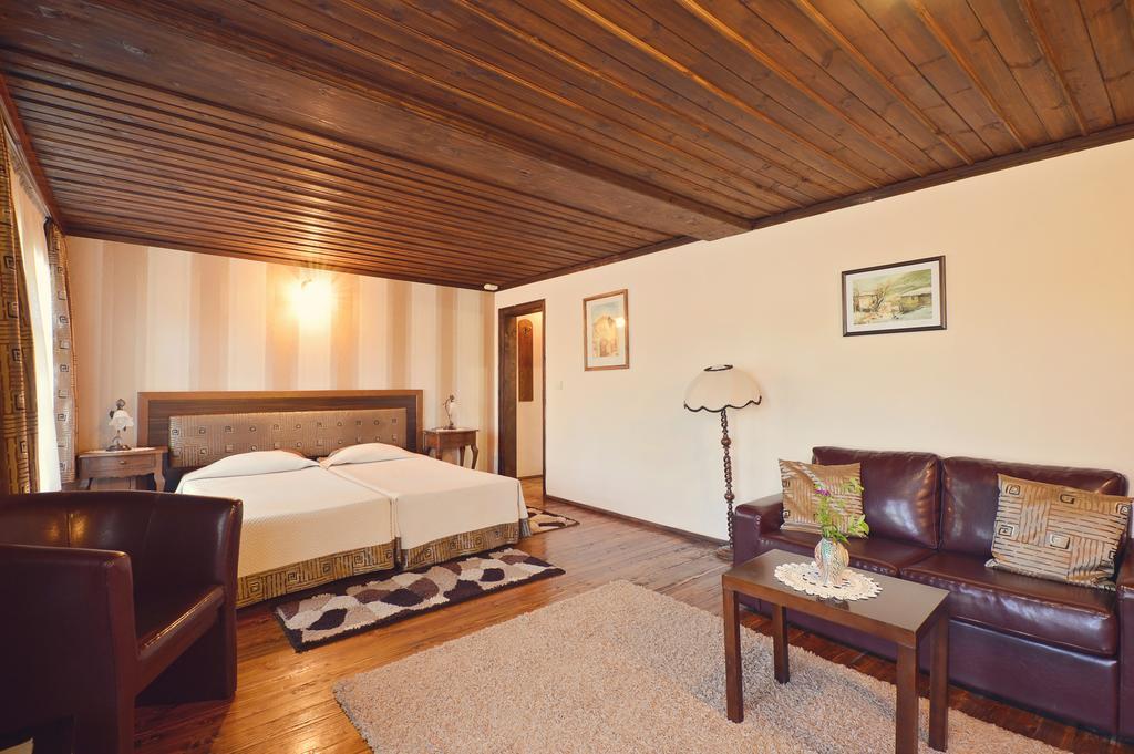 Family Hotel Fenerite Gabrovo Extérieur photo