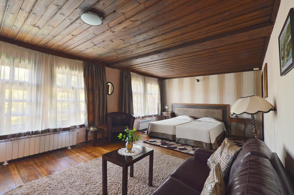 Family Hotel Fenerite Gabrovo Extérieur photo