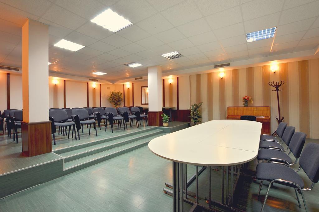 Family Hotel Fenerite Gabrovo Extérieur photo