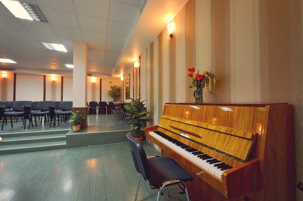 Family Hotel Fenerite Gabrovo Extérieur photo