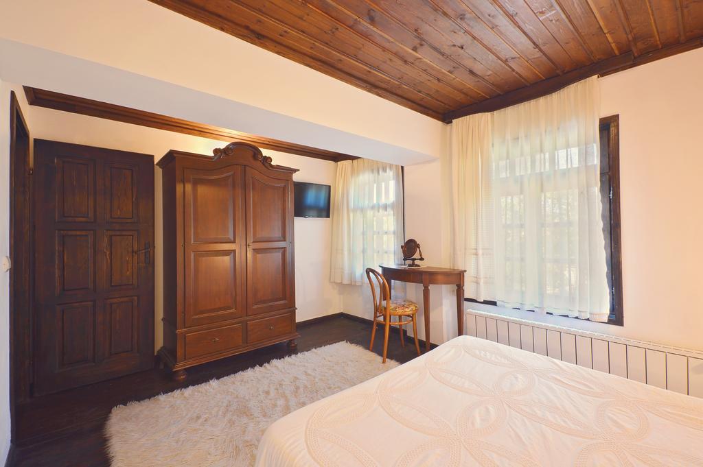 Family Hotel Fenerite Gabrovo Extérieur photo