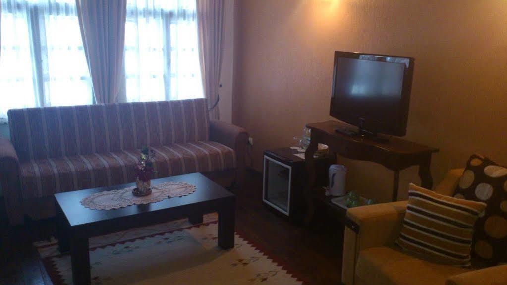 Family Hotel Fenerite Gabrovo Extérieur photo