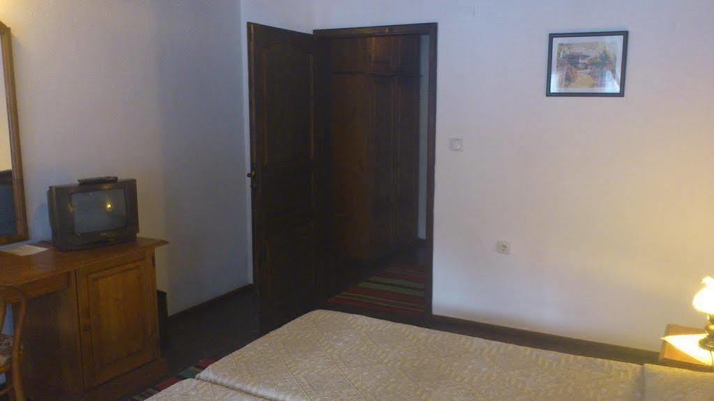 Family Hotel Fenerite Gabrovo Extérieur photo