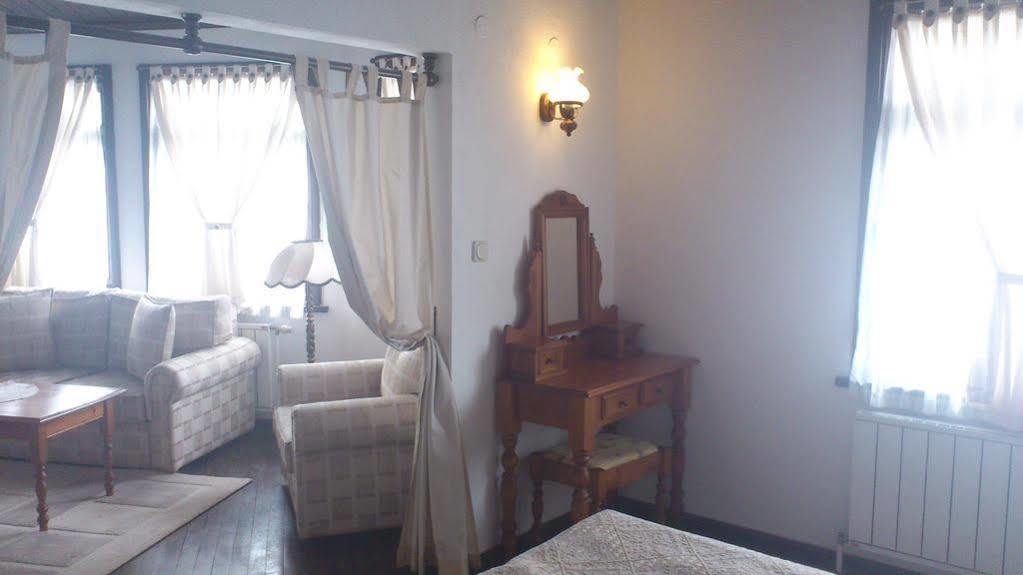Family Hotel Fenerite Gabrovo Extérieur photo
